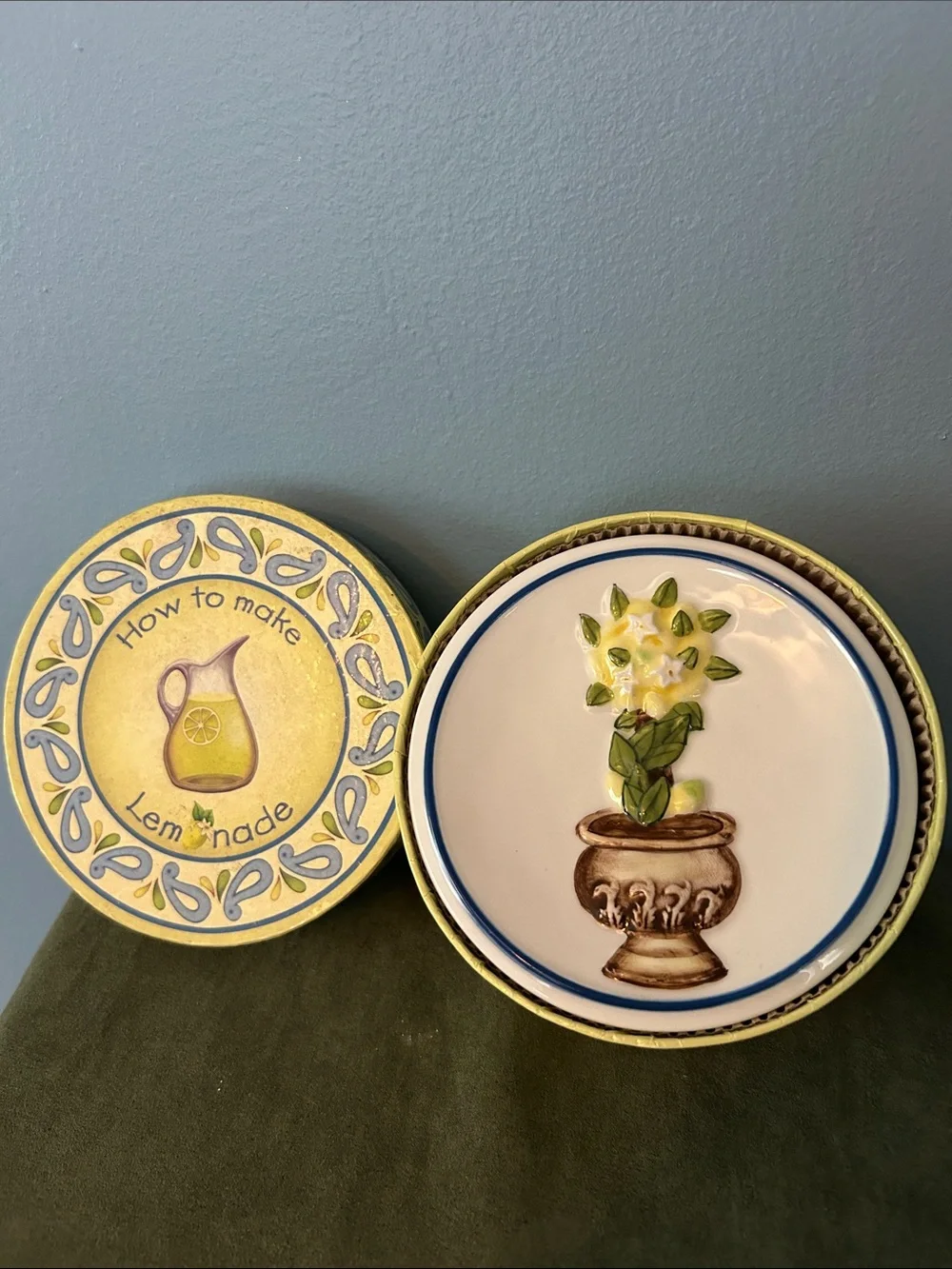 Sorrento Miniature Lemon Plates 3D Majolica -like Yellow and Blue Set of 4 EUC